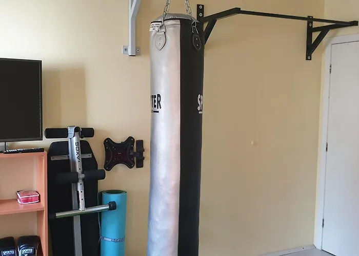 Private In The Center, Close To Subway, Medical