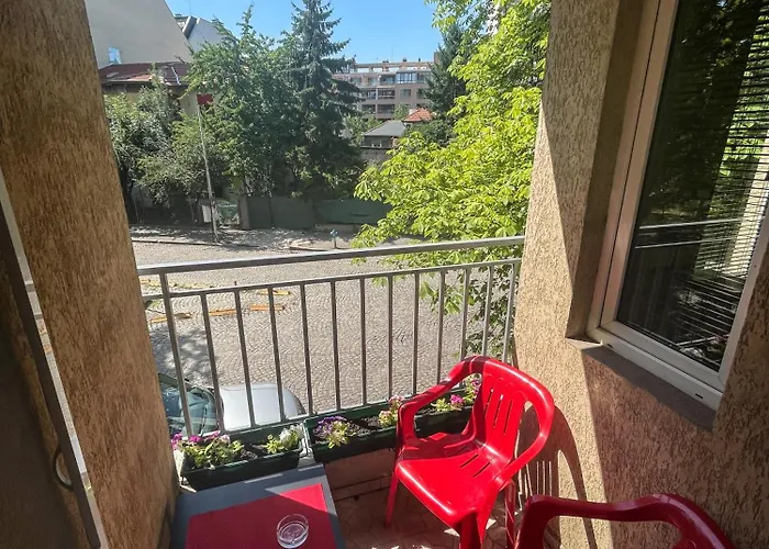 Private In The Center, Close To Subway, Medical