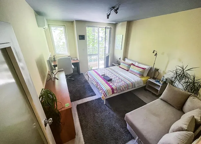 Private In The Center, Close To Subway, Medical