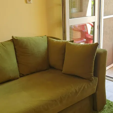 Private In The Center, Close To Subway, Medical