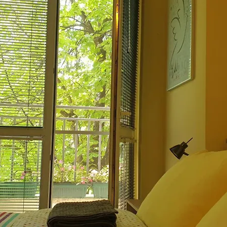 Private In The Center, Close To Subway, Medical