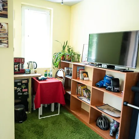 Private In The Center, Close To Subway, Medical